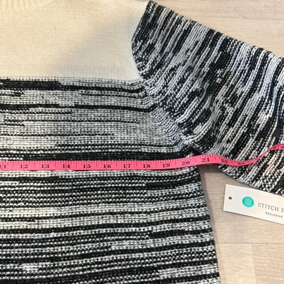 Fate NWT Cozy Black and White Turtleneck Sweater in an Acrylic/Nylon/Wool blend. - Picture 6 of 10